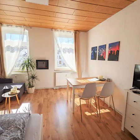 Urlaubsmagie - Ferienwohnung Rothirsch - Garten & Saisonaler Pool *