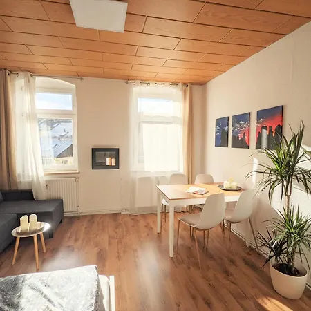 R3 - Urlaubsmagie - Helle Mit Garten & Pool Holiday home