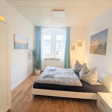 Holiday home R3 - Urlaubsmagie - Helle Mit Garten & Pool